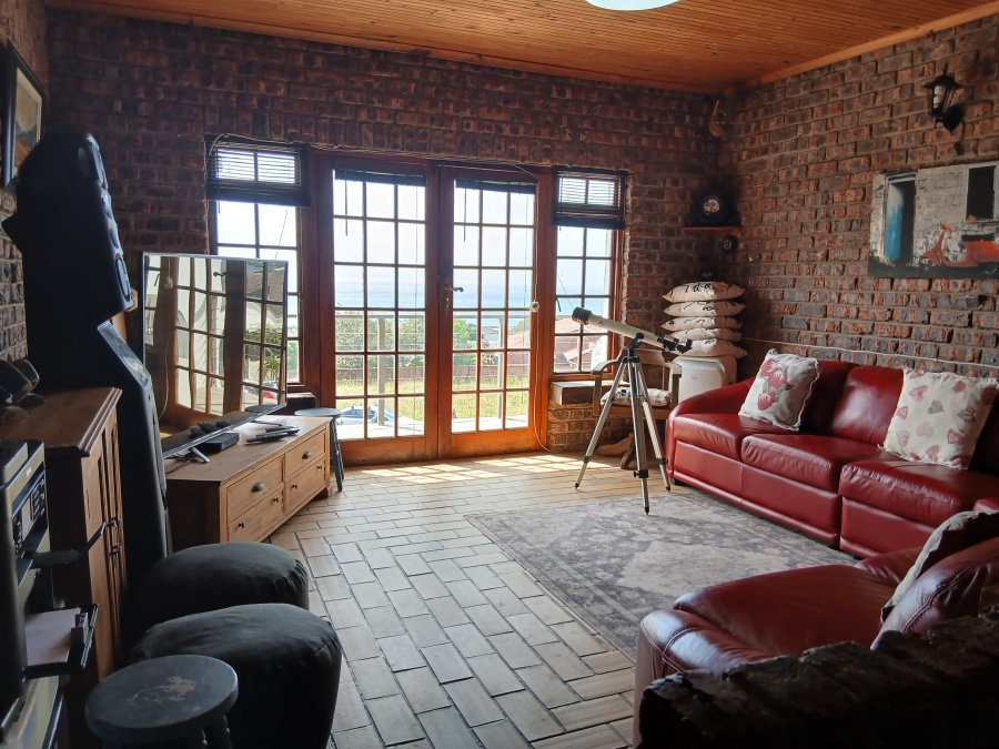 3 Bedroom Property for Sale in Wavecrest Eastern Cape